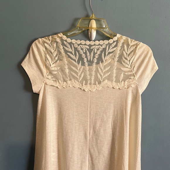 SELLING JOLT TOP FOR WOMEN SIZE M COLOR CREAM VERY GOOD CONDITION - Picture 9 of 13